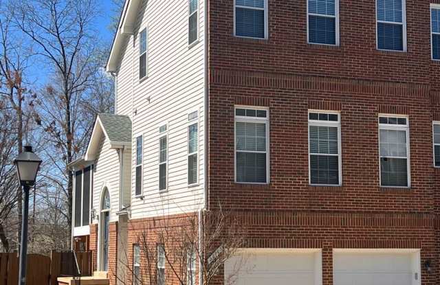 Heart's Desire End Unit Townhome 2700+ SqFt - Lowes Island - 20709 Riptide Square, Lowes Island, VA 20165