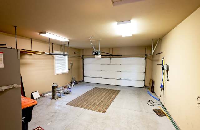 Townhouse located near Canyon Rim Parkway and tons of shopping Gallery 4