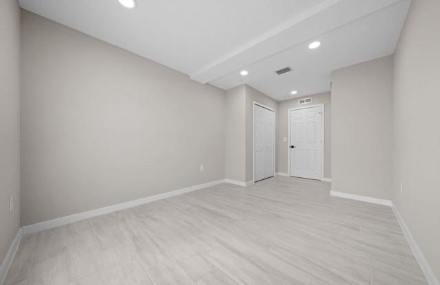 1700 Forest Gallery 2