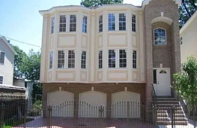 83 Woodside Pl - 83 Woodside Place, Newark, NJ 07104