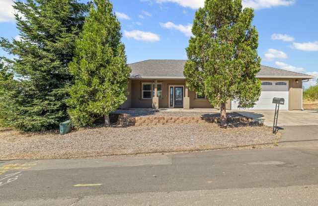 Charming 2-Bedroom Home with Den in Paradise, CA photos photos