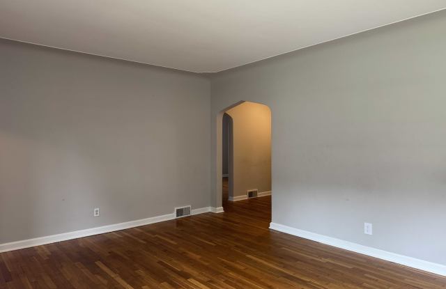 906 Flat Street Northeast Gallery 2