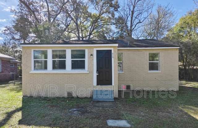 616 61st St E photos photos