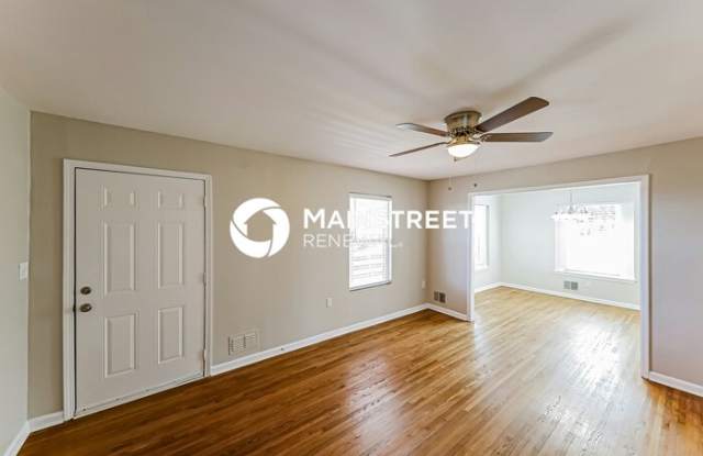 4744 Smithfield Drive North Gallery 3