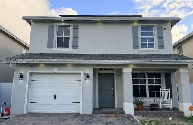 613 NE 5th St photos photos