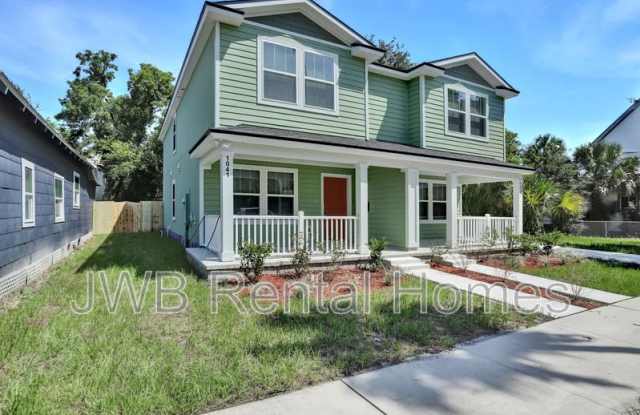1041 Oakley St photos photos