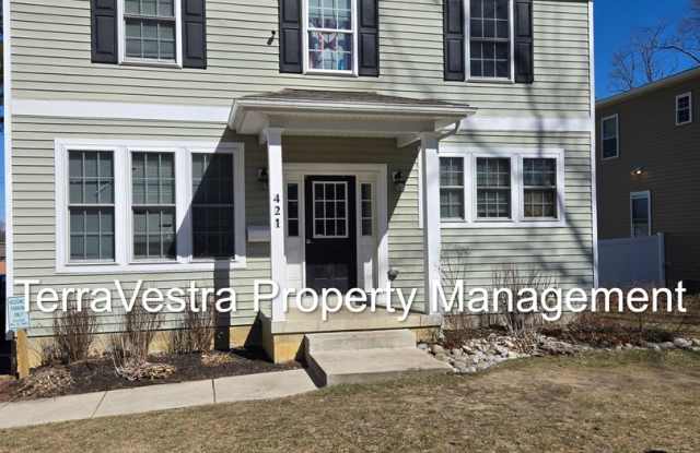 Now Showing for 2026-2026 school year 6/1 move in 10 Bedroom 4.5 Bath College rental photos photos
