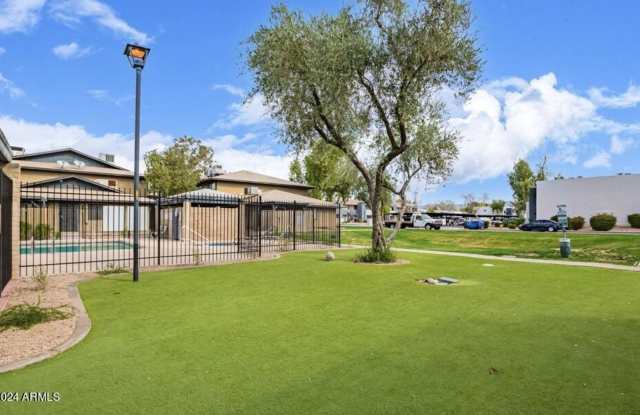 Charming 3BR Condo in Chandler Gallery 1