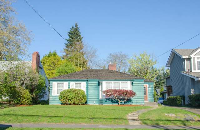 2bd/1ba Seattle Home - 4738 47th Avenue Northeast, Seattle, WA 98105