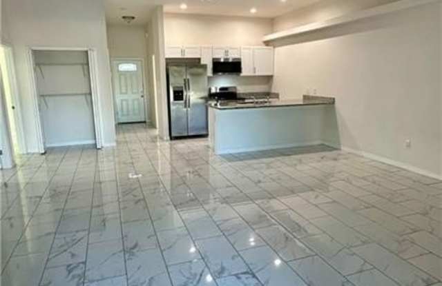 3301 SW 15th Place Gallery 2