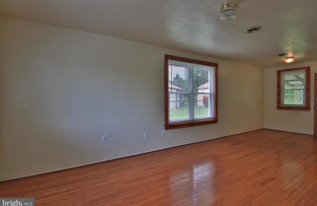 702 COTTER ROAD Gallery 3