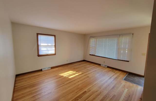 3 bedroom 1 bath - 41 Spencer Circle, Council Bluffs, IA 51503