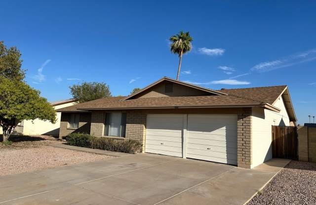 Newly remodeled Tempe 3 bed / 2 bath home with private pool -- 101  Baseline photos photos