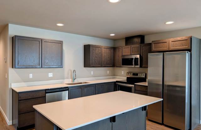 ** MOVE-IN SPECIAL** Charming 3-Bed, 2-Bath Home w/ Fenced Yard & W/D! Gallery 3