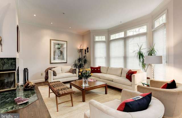 1542 N COLONIAL TERRACE Gallery 2