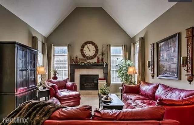 921 Redwood Ct Gallery 4