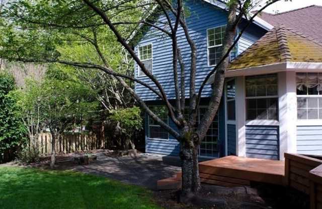 Traditional 4-Bedroom Home Near Microsoft with Office and Skylights - 16753 Northeast 35th Street, Bellevue, WA 98008