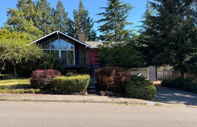 Spacious 4BR Bellevue Home with A/C, Office & Private Yard Near Microsoft photos photos