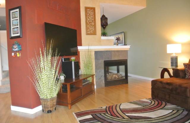 Luxurious Townhome in McKay Landing. Gallery 3