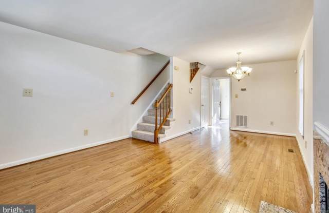 501 COLECROFT Court Gallery 4