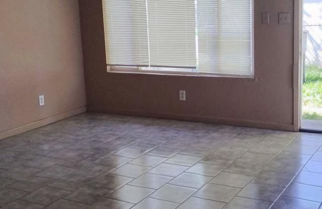 309 Northwest 2nd Avenue - Unit 2 - 309 Northwest 2nd Avenue, Visalia, CA 93291