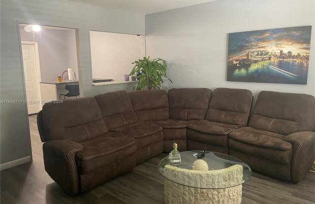 1119 N 22nd Ave - 1119 North 22nd Avenue, Hollywood, FL 33020