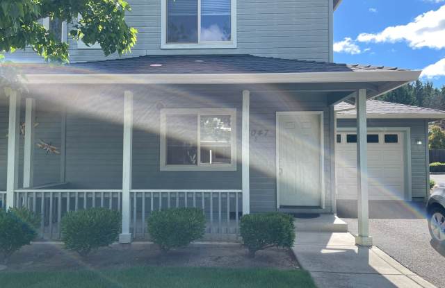 Two Bedroom 3 Bath Duplex-Townhouse in Southwest Medford photos photos
