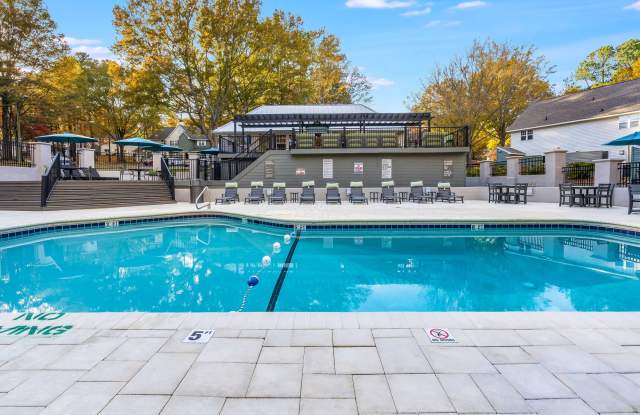 Edwards Mill Townhomes & Apartments Gallery 3