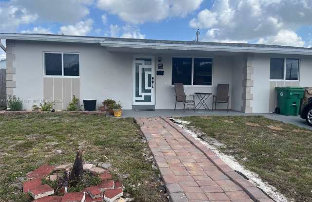 7731 NW 32nd St photos photos