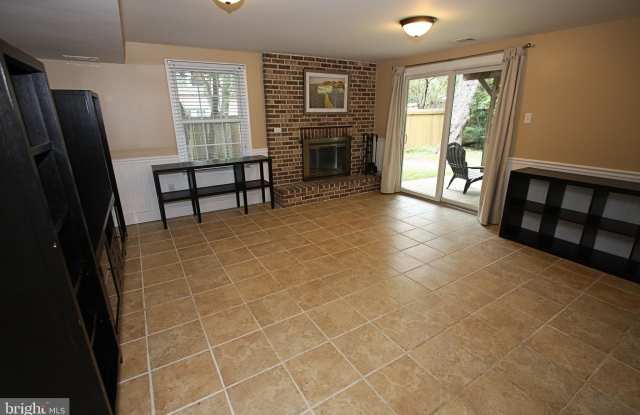 2062 LAKE GROVE Court Gallery 4