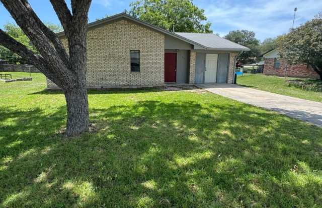 3/1.5 Brick Home in West Lampasas photos photos