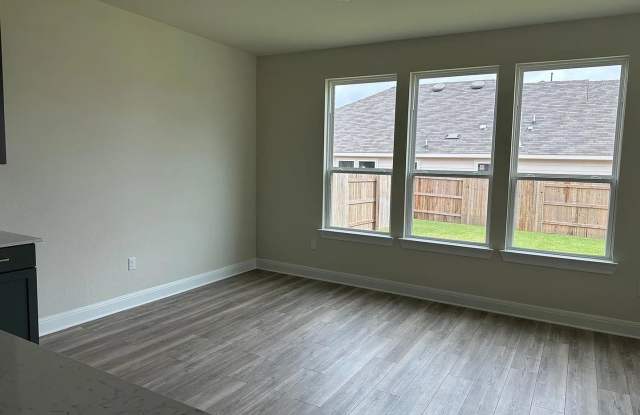 Room in 4 Bedroom Home at Purple Heart Dr photos photos