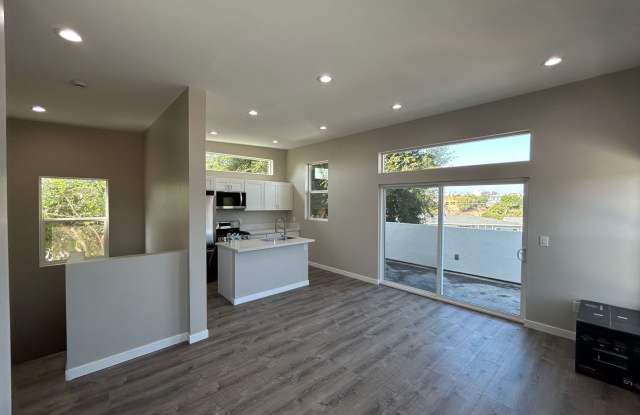Newly Built in 2024! Driveway  Garage Parking! photos photos