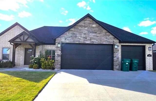 761 Maplewood  DR - 761 Maplewood Drive, Centerton, AR 72719