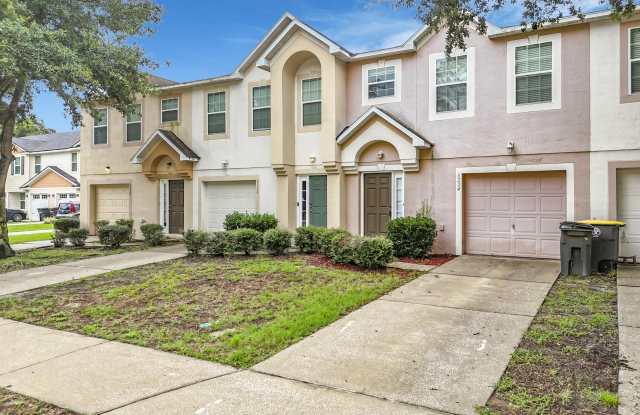 8224 HALLS HAMMOCK Court Gallery 2