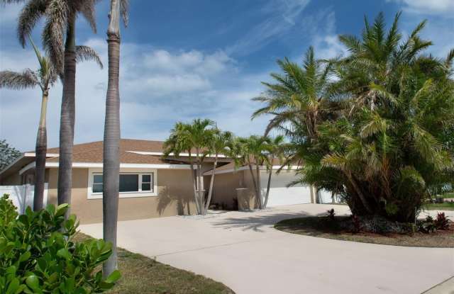 2504 HIBISCUS Drive W Gallery 3