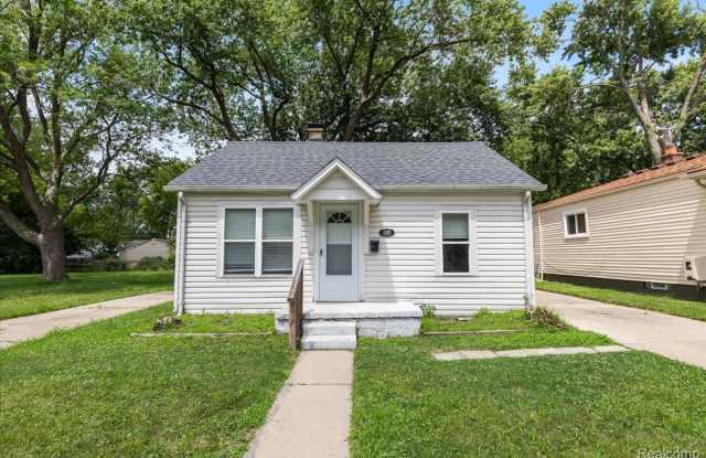 125 East Brickley Avenue photos photos