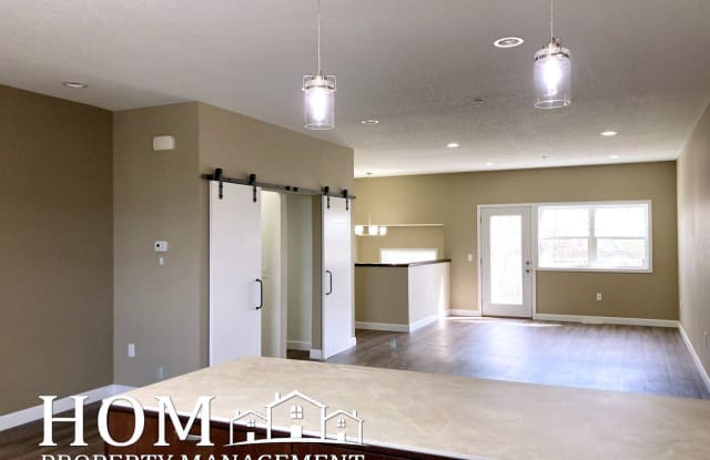 4 Bedroom/2.5 Bathroom Townhome Gallery 4