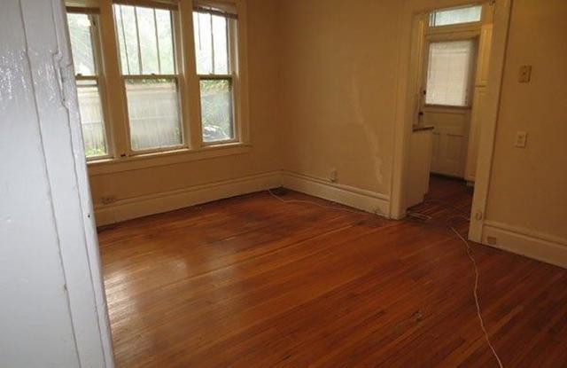 135 West 1st Avenue Gallery 4