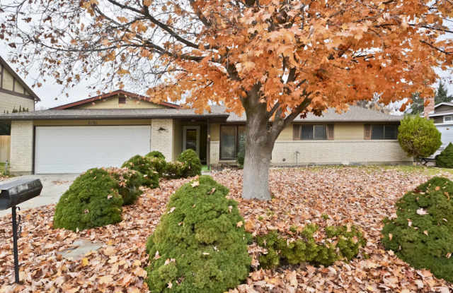 3 Bedroom 2 Bathroom home in SW Boise photos photos