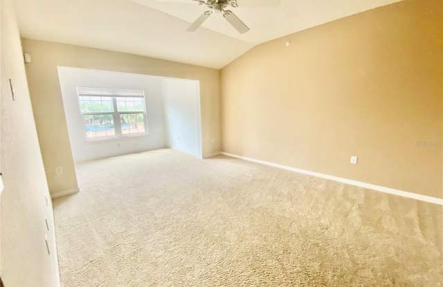 5479 VINELAND Road Gallery 4