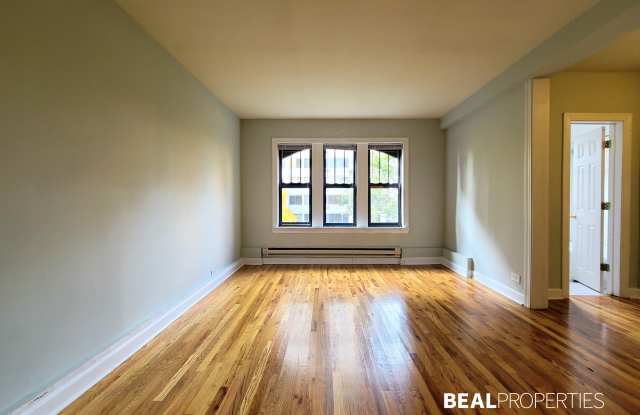 1347 N Dearborn St photos photos