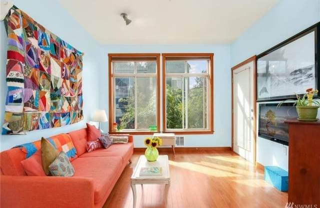 2 Bedroom 1 Bath Condo w/HW floors Secured Garage parking - 910 Gladstone Street, Bellingham, WA 98229