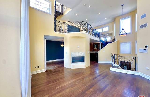 933 15th St - 933 15th Street, Santa Monica, CA 90403