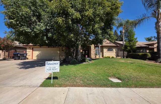 3 bedroom 2 bathroom in a desirable SE Visalia neighborhood! photos photos