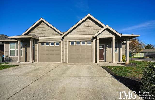Gorgeous Duplex in Great Washougal Location with Dual Primary Suites! - 3291 Lewis Lane, Washougal, WA 98671