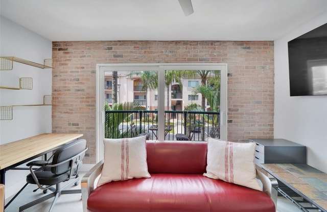 2021 SE 10th Ave photos photos