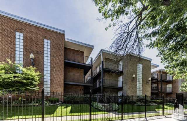 4547 N Dover photos photos