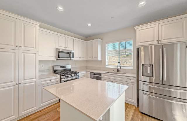 Beautiful 3B/2.5BA Home w/ Turf Backyard! photos photos