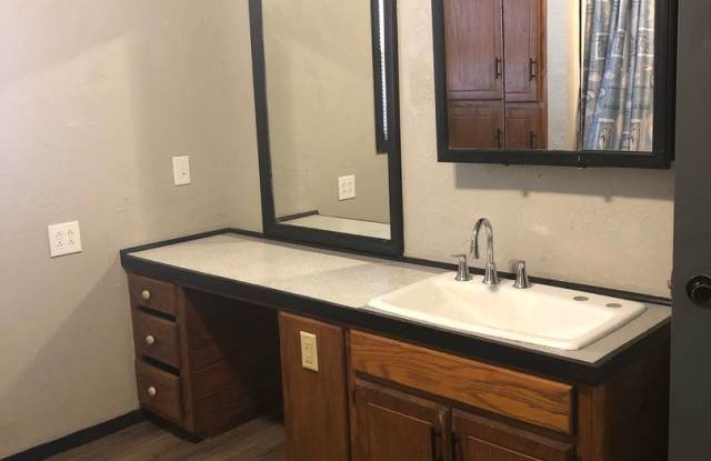 3 Bedroom Single Family Home in Shawnee Gallery 4